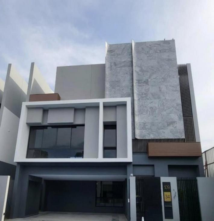  ให้เช่าบ้านเดี่ยว 3 ชั้น โครงการ BuGaan Krungthep Kreetha หรูทันสมัย มีลิฟท์ Rooftop วิวสระว่ายน้ำ 