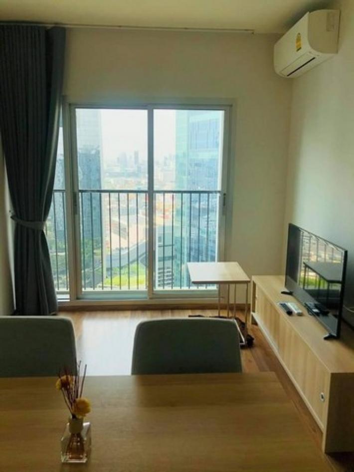 Noble Revolve Condo Ratchada 2, ready to move in, fully furnished, near MRT Thailand Cultural Center