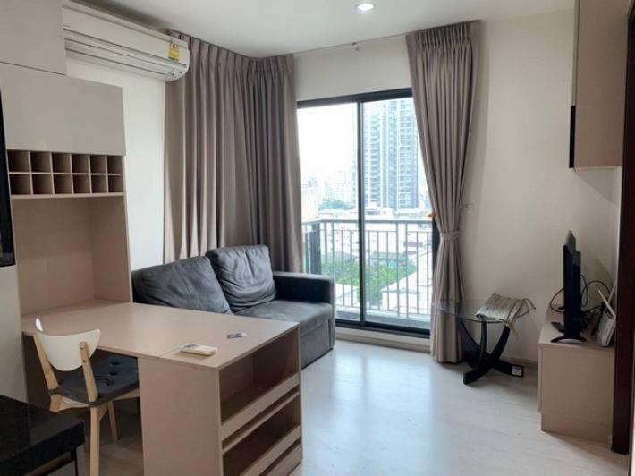 Condo Rhythm Asoke 1: 10th floor, 2 bedrooms / 1 bathroom, corner room, pool view, near MRT Rama 9  