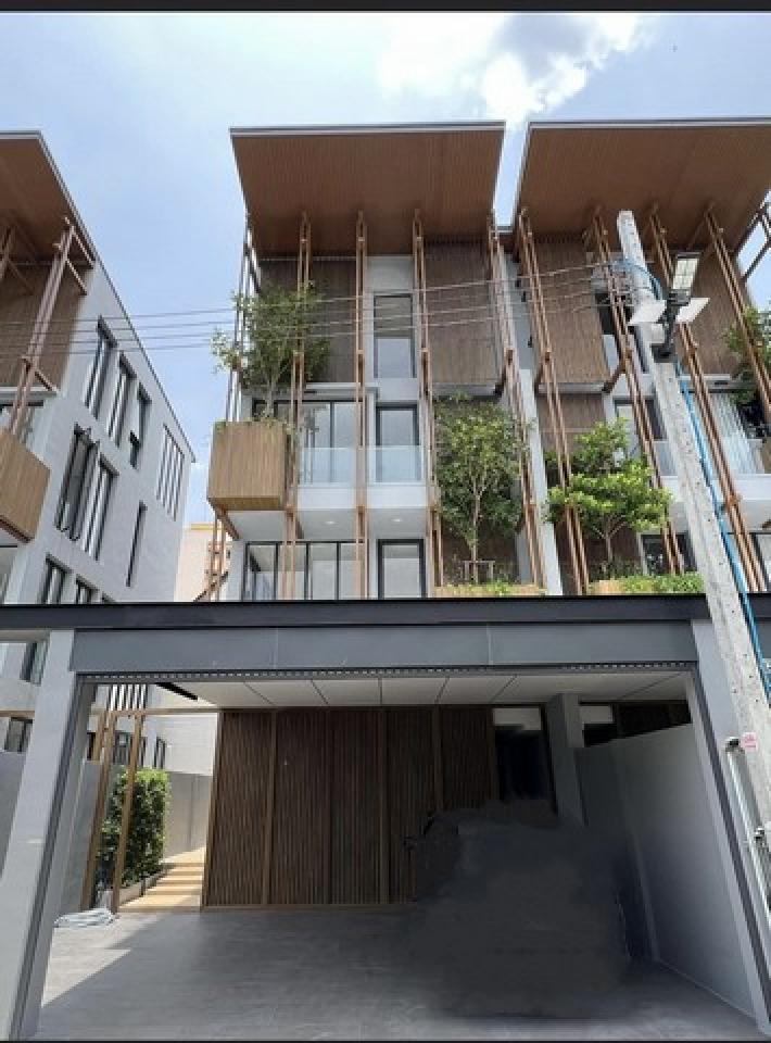 บ้าน Alive Ekamai 0 RAI 0 NGAN 35 ตรว. 3 BEDROOM ใกล้ รพ.ลาดพร้าว เซ็นทรัลอีสวิลล์ สวย บ้านสร้างใหม่